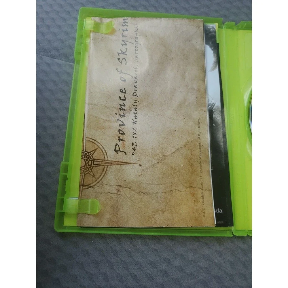 Skyrim- The Elder Scrolls V, Xbox 360, EUC, Compatible with Kinect Sensor.